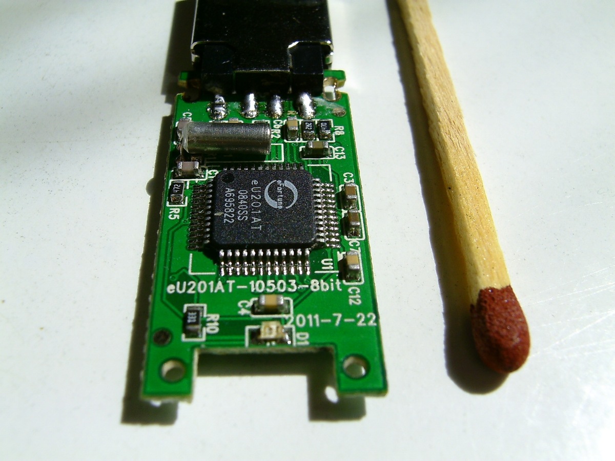 Woher bekommt man ein leeres "USB Stick Gehäuse" ? - Mikrocontroller.net