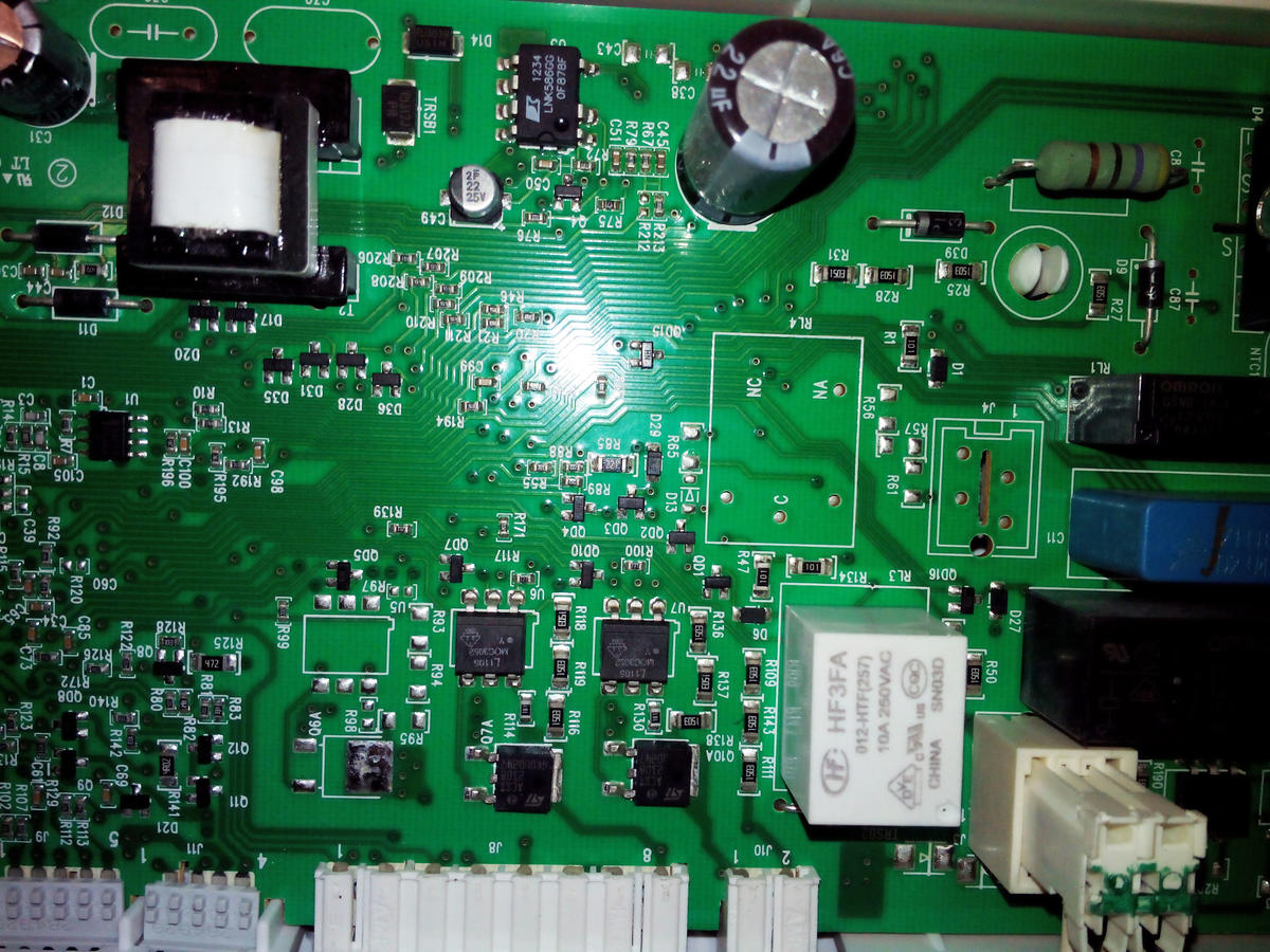 AEG Lavatherm T97685 Wärmepumpentrockner schaltet ab - Mikrocontroller.net
