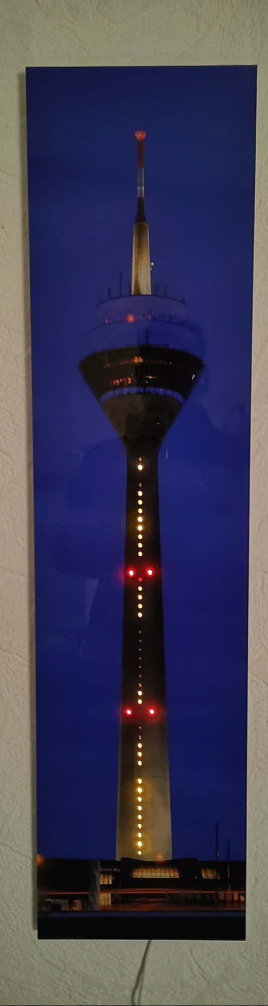Düsseldorfer Rheinturmuhr als Hochglanz Premium Foto in Acryl gegossen mit  LEDs versehen und program - Mikrocontroller.net