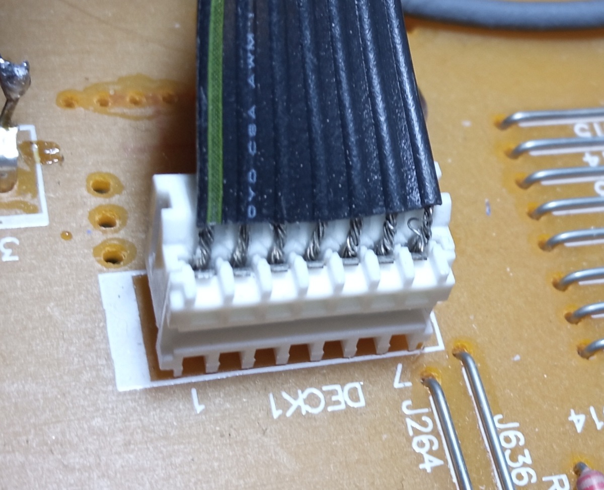 Wer kennt diese Klemmen für Flachbandkabel? - Mikrocontroller.net